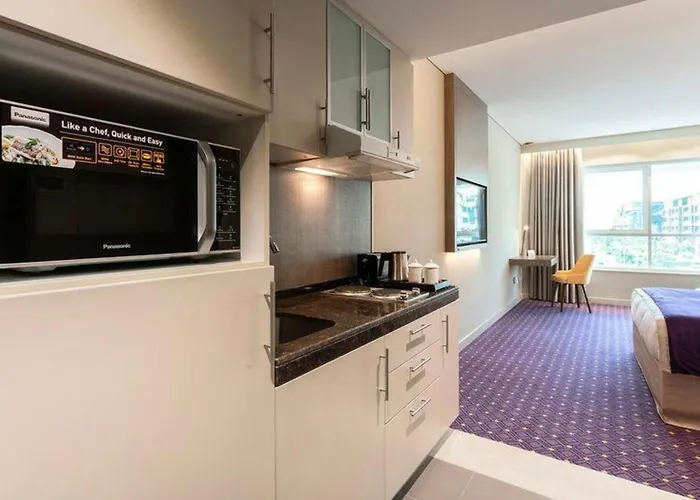Leva Hotel And Suites, Opposite Downtown